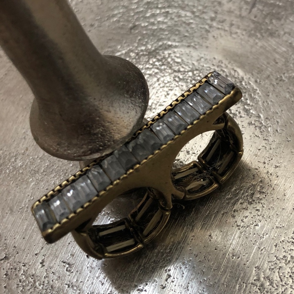 Adjustable stretchy double ring